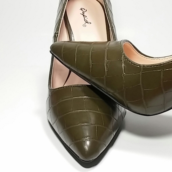 Khaki Pump Crocodile Print Faux Patent Leather by Qupid - Picture 2 of 8